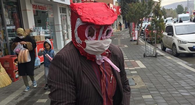 Koronadan böyle korundu, bir bakan bir daha baktı