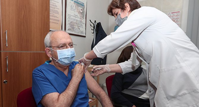 Kılıçdaroğlu aşının ikinci dozunu yaptırdı