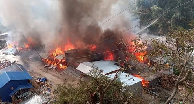 Nepal’de büyük yangın: 40 ev yandı