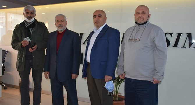 İçi dolar dolu cüzdan buldu, günlerce sahibini aradı