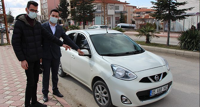 Gelen telefonla şok yaşadılar: Sıfır aldıkları araç hasarlı çıktı
