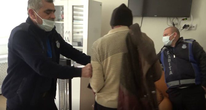 Sakat numarası yapan dilencinin foyası ortaya çıktı