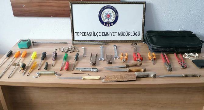 Polise satırla saldırdı, sabıkalı çıktı