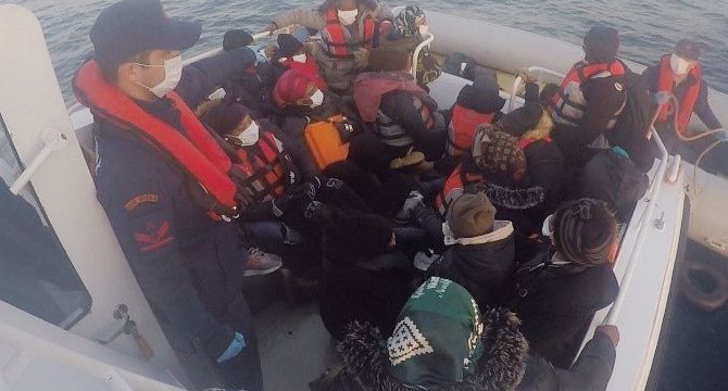 Yunanlıların denize bıraktığı mültecileri Türk Sahil Güvenliği böyle kurtardı