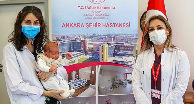 Türkiye’de bir ilk: Annesi hamileyken aşılanan bebek antikorlu doğdu