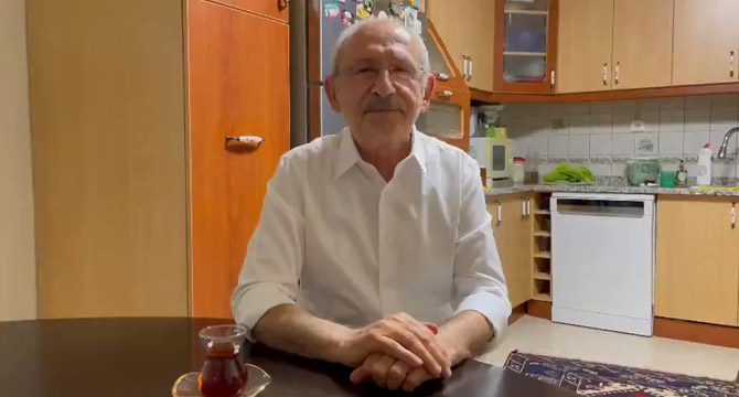 Kılıçdaroğlu, evinin mutfağından gençlere seslendi: Sizden bir isteğim var