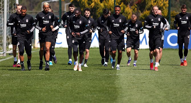 Beşiktaş'ta Sergen Yalçın'ın tercihleri merak ediliyor