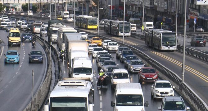 İstanbul'da kısıtlama öncesi trafik yoğunluğu 