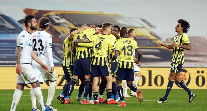 Emre Belözoğlu ilk maçında kazandı! Fenerbahçe altın değerinde 3 puan aldı