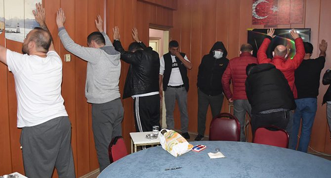 Kumar oynarken yakalanan 13 kişiye 41 bin lira ceza