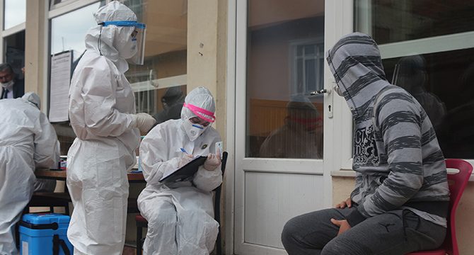 Mevlide katılan 15 kişi koronavirüse yakalandı