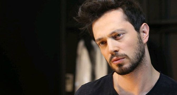 Ünlü şarkıcı Murat Boz'dan hayranlarını üzecek haber