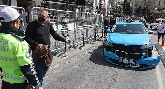 Taksim’de taksi çekiciden düştü, sürücü çılgına döndü