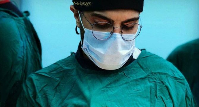 Hayatını kurtardığı hastası doktora kâbus yaşattı! Bir daha ameliyat yapamayacak