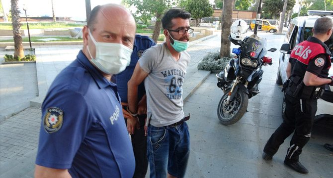 Maske takmamakta direnen turist gözaltına alındı