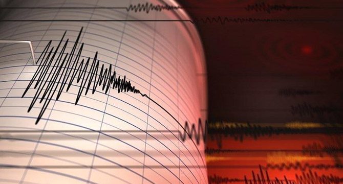 İzmir'de art arda korkutan iki deprem