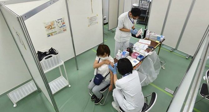 Japonya’dan bir koronavirüs aşı üreticisi daha kullanım onayı istedi