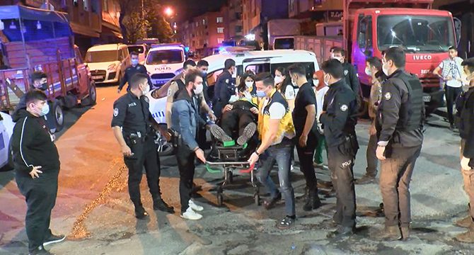 Sultangazi’de minibüs polis aracına çarptı: 3 yaralı