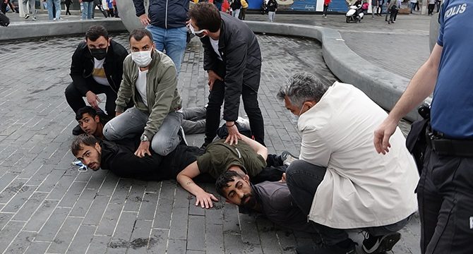 Taksim Meydanı’nda kemerli kavga