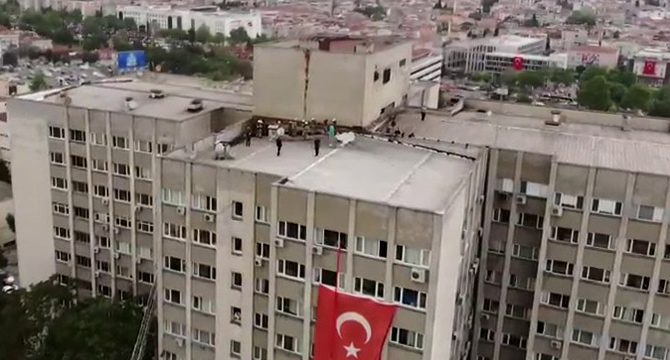 İstanbul Üniversitesi Tıp Fakültesi'nde yangın paniği