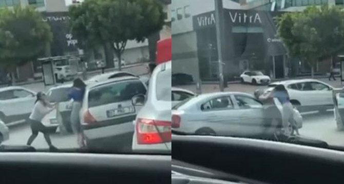 İki kadın trafikte saç başa birbirine girdi