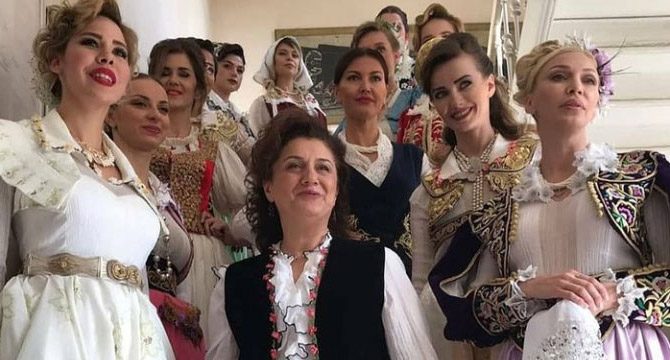 Balkan kadınları şalvar kültürünü yaşatmaya devam ediyor