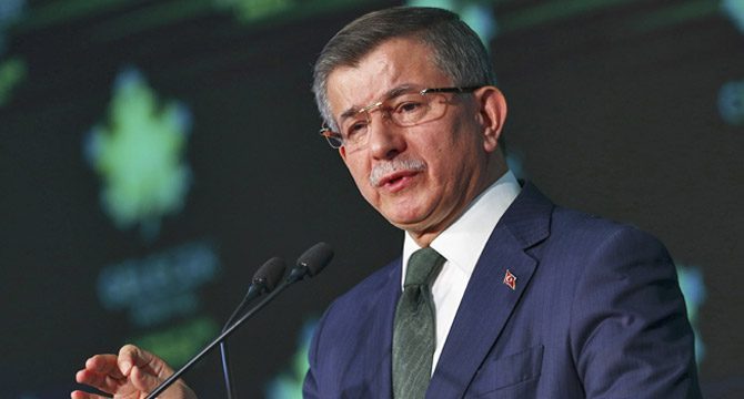 Ahmet Davutoğlu'ndan Berat Albayrak'a sert eleştiri