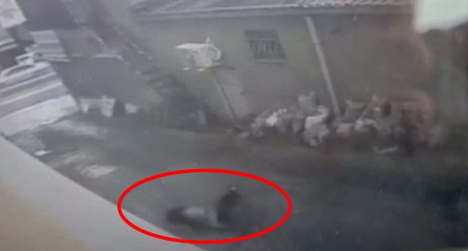 Korkunç anlar: Genç kız camdan böyle düştü