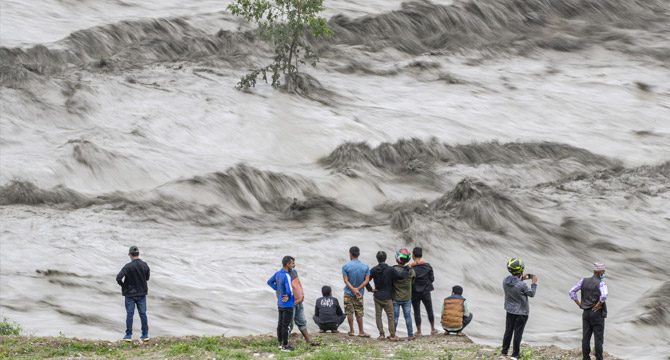 Nepal'i sel ve heyelan vurdu: 11 ölü, 25 kayıp