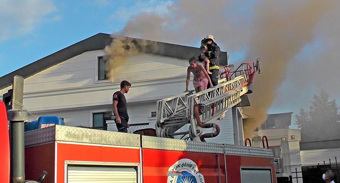 Antalya'da korkutan otel yangını