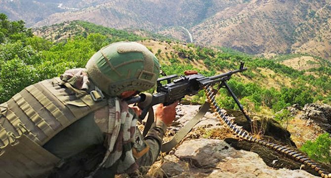 Teröristler roketle saldırdı: 3 PKK'lı etkisiz hale getirildi