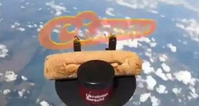 İlginç reklam: Uzaya çorba ve ekmek gönderildi