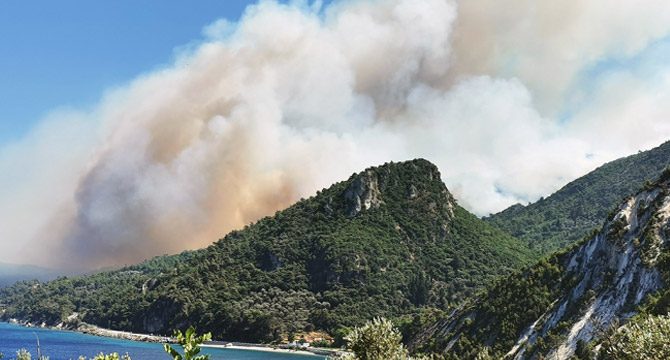 Sisam adası alev alev yanıyor