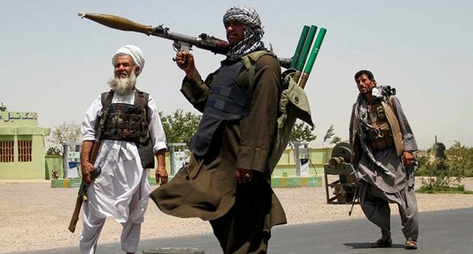Taliban, havalimanını vurdu