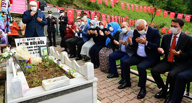 Eren Bülbül mezarı başında anıldı