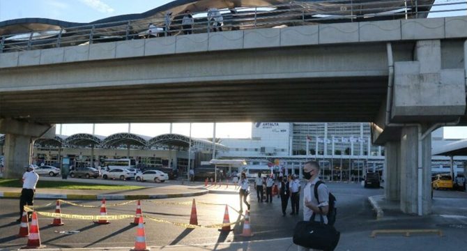 Finlandiyalı turist havalimanında intihar etti