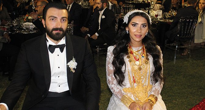Yeni evli çifte 2 milyon lira ve 4 kilo altın takıldı
