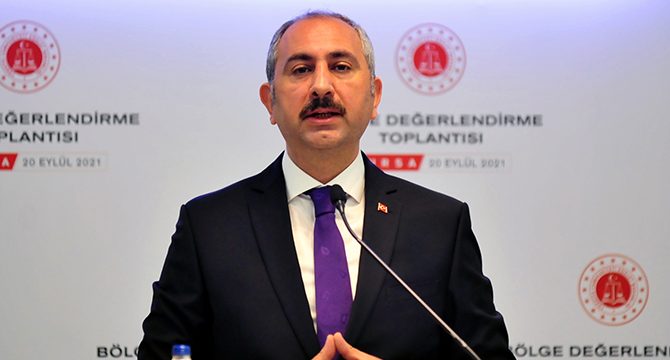 Adalet Bakanı Gül'den yargı itirafı