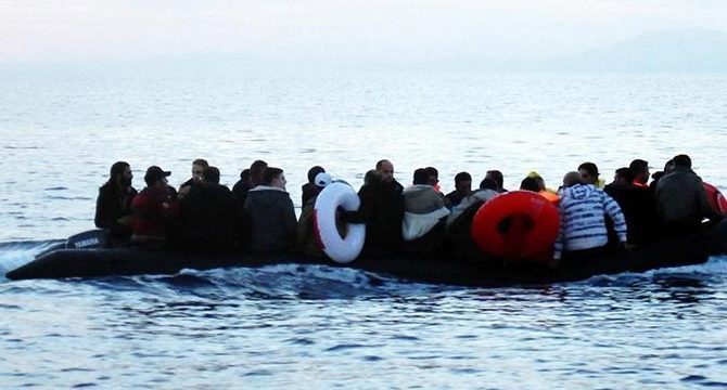 Lampedusa Adası'na 600'ü aşkın düzensiz göçmen ulaştı