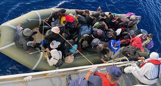 Yunan Sahil Güvenliği ekipleri göçmenleri ölüme terk ediyor