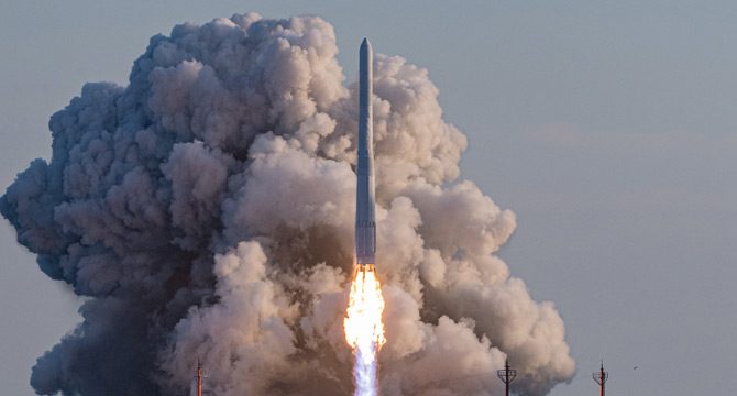Güney Kore yerli roketini uzaya gönderdi