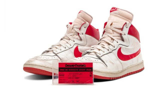 Michael Jordan'ın ayakkabıları rekor fiyata satıldı