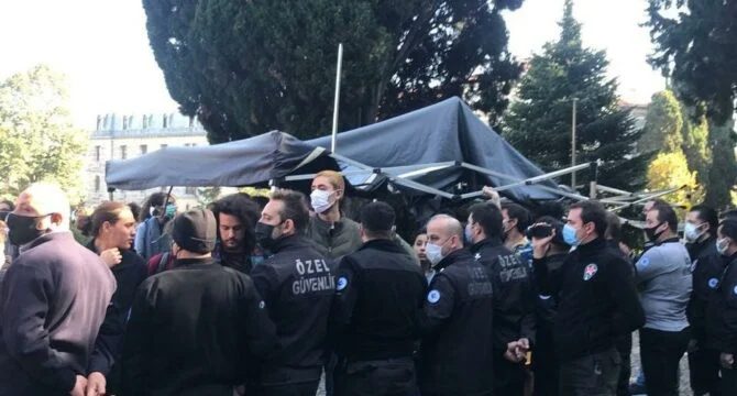 Boğaziçi'nde arbede: Polis çadıra el koydu