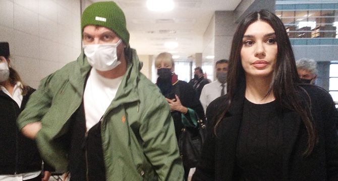 Dolandırıldığını iddia eden Burcu Kıratlı eşi Sinan Akçıl ile birlikte ifade verdi
