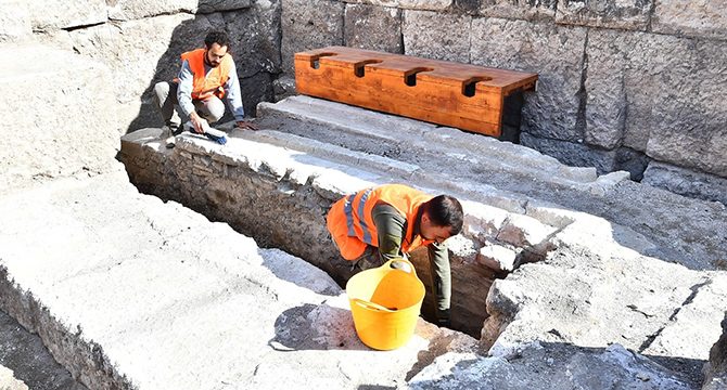 Antik tiyatro kulisinde ilk antik tuvalet bulundu