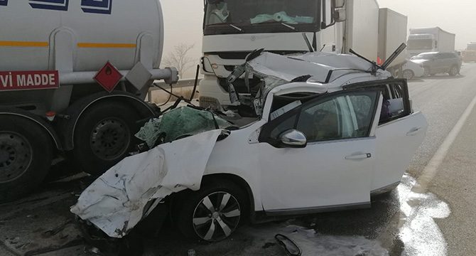 Konya'da 'kum fırtınası' kazası: 8 araç birbirine girdi
