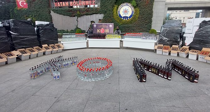 Polis TIR’ı durdurdu: 4 milyonluk öldüren içki ele geçirildi