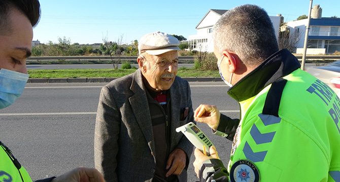 83 yaşındaki sürücü ekiplere zor anlar yaşattı