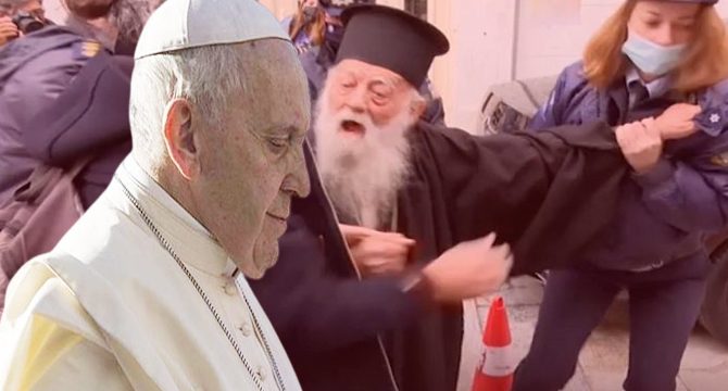 Rahipten Papa’yı şoke eden tepki! Yaka paça gözaltına alındı