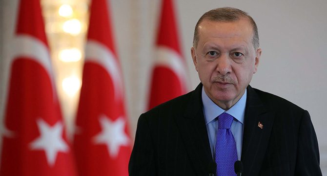 Erdoğan’ın fotoğrafını yere atan kişi tutuklandı